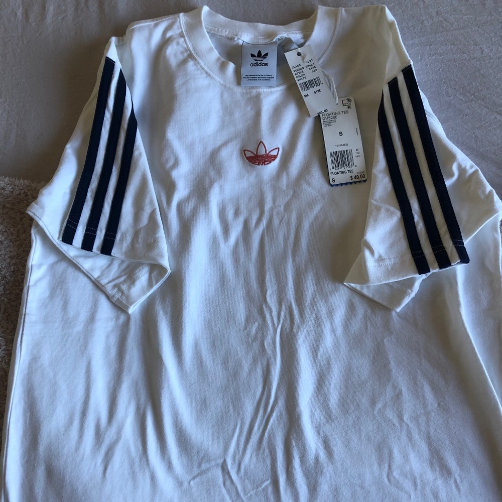 Small mens Adias short sleeve shirt